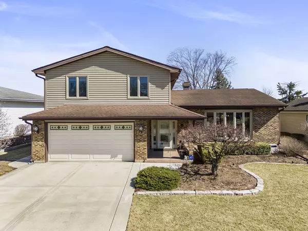 Addison, IL 60101,1221 N Hickory TRL