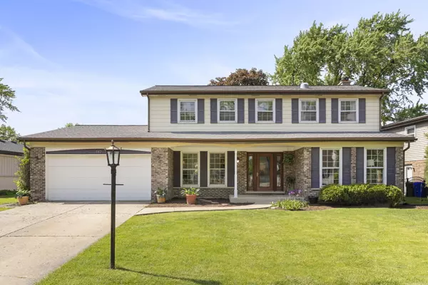 542 Stafford LN, Glen Ellyn, IL 60137