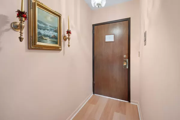 Forest Park, IL 60130,300 Circle AVE #3A