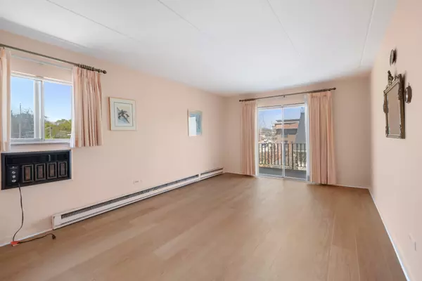 Forest Park, IL 60130,300 Circle AVE #3A