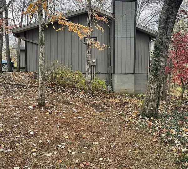 Mt. Zion, IL 62549,1610 Robin CT