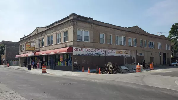 Chicago, IL 60618,3002 N Milwaukee AVE