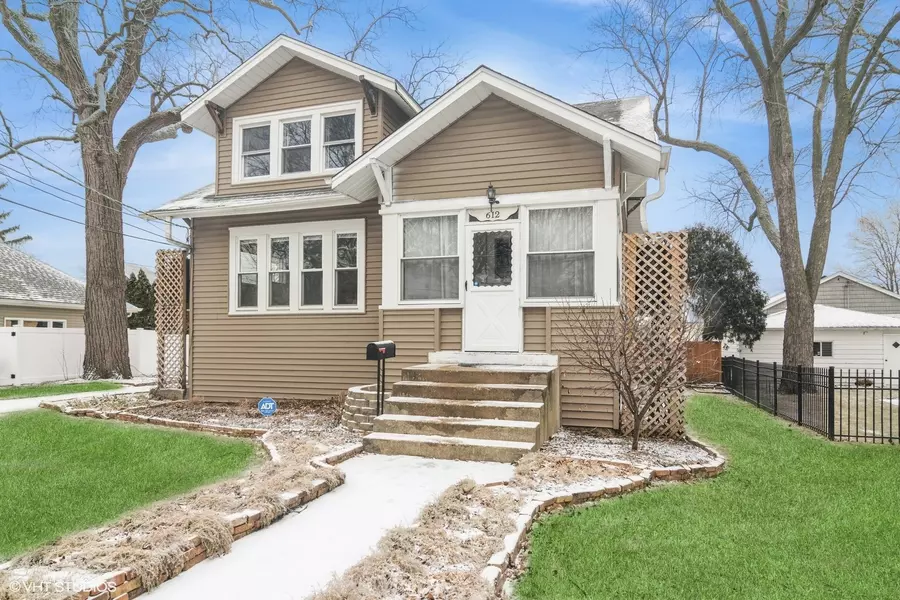 612 N Chestnut AVE, Arlington Heights, IL 60004