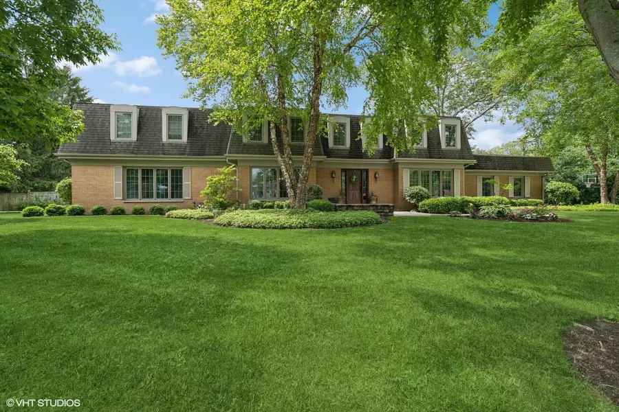 877 Fair WAY, Libertyville, IL 60048