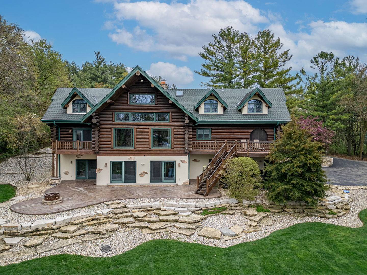 3317 S COUNTRY CLUB RD, Woodstock, IL 60098