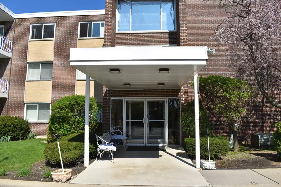 200 Deborah LN #14B, Wheeling, IL 60090