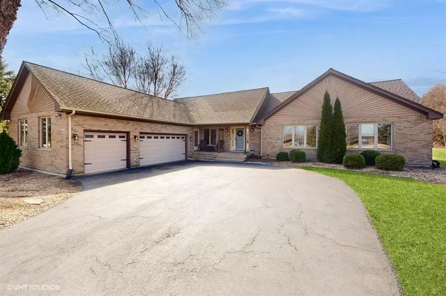 Huntley, IL 60142,11323 Hillsboro DR