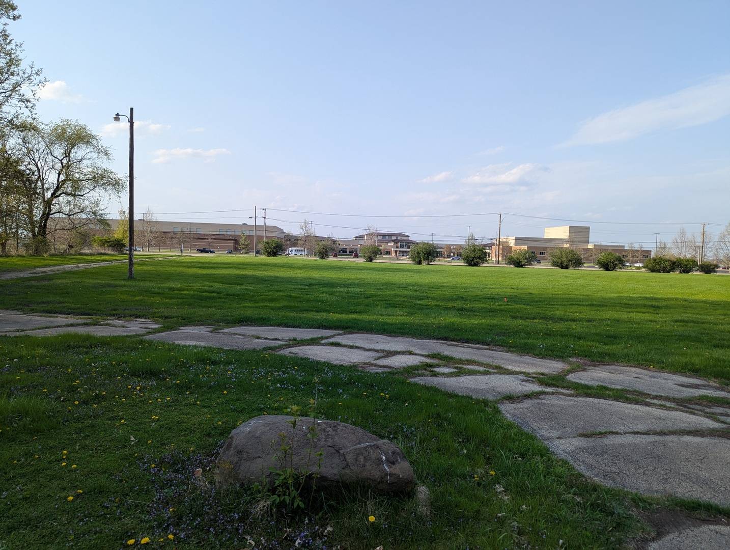 Dekalb, IL 60115,582 W Dresser RD