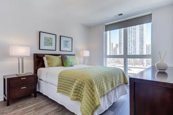 Chicago, IL 60610,1325 N Wells ST #504