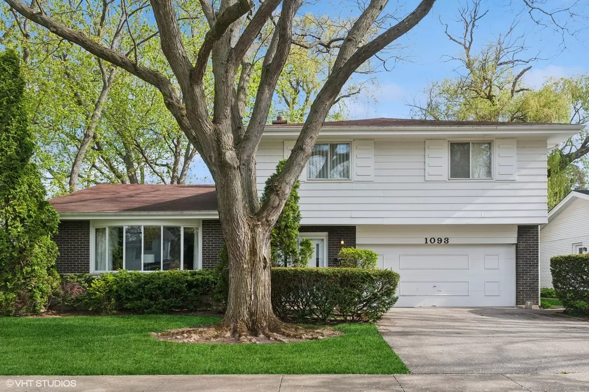 Highland Park, IL 60035,1093 Bob O Link RD