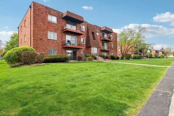 5704 W 128th ST #1C, Crestwood, IL 60418