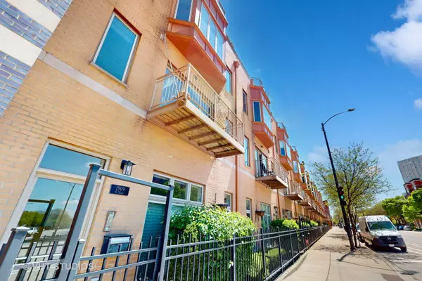 Chicago, IL 60616,1911 S STATE ST #4