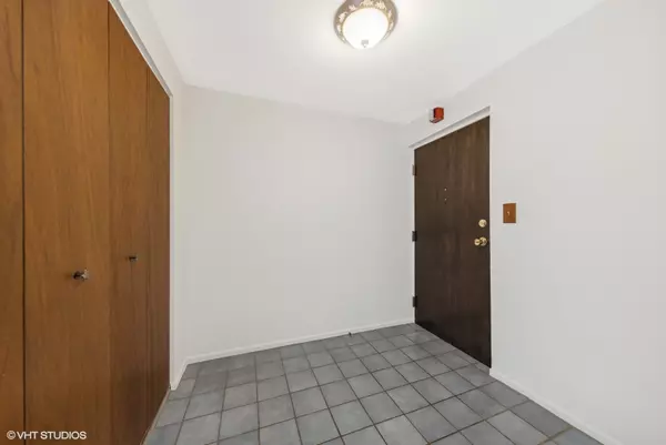 Downers Grove, IL 60515,5400 Walnut AVE #214