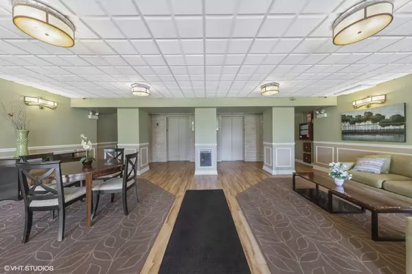 Downers Grove, IL 60515,5400 Walnut AVE #214