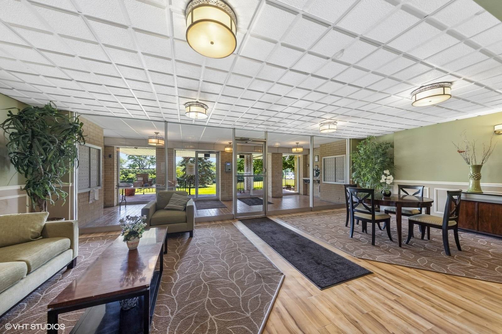 Downers Grove, IL 60515,5400 Walnut AVE #214