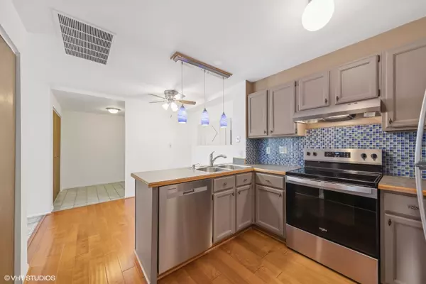 Downers Grove, IL 60515,5400 Walnut AVE #214