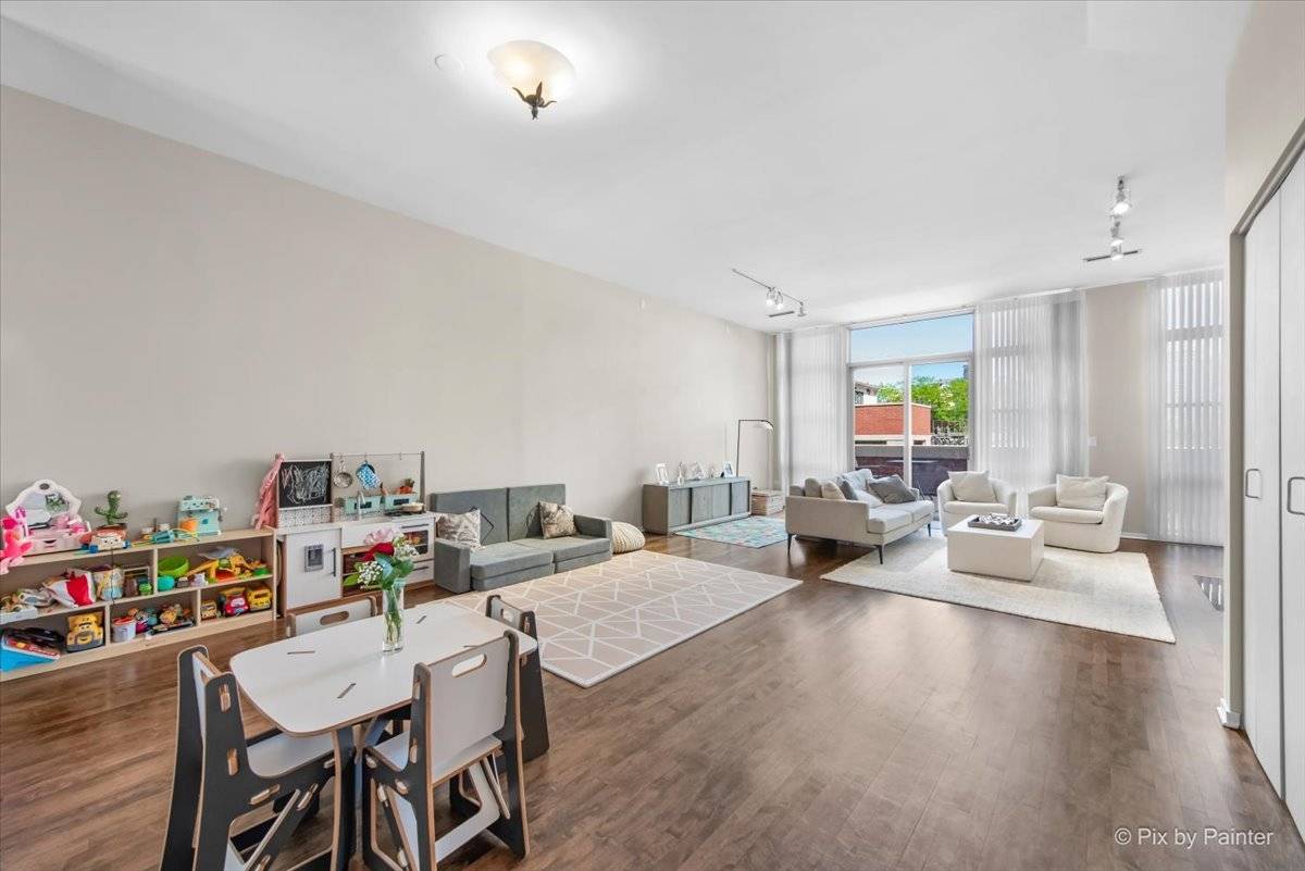 Chicago, IL 60661,324 N Jefferson ST #307