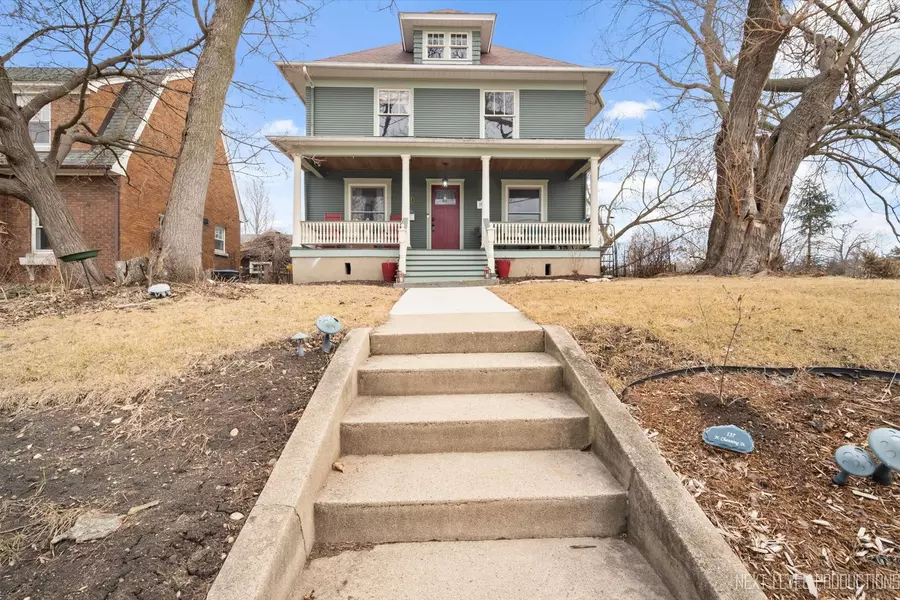 137 N Channing ST, Elgin, IL 60120