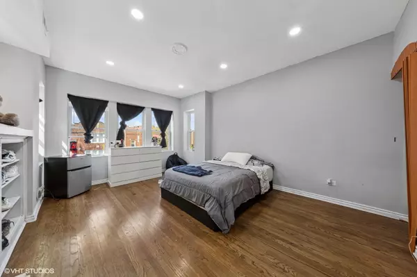 Chicago, IL 60651,4033 W Crystal ST