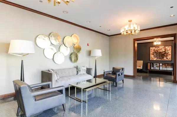Chicago, IL 60610,55 W Delaware PL #314