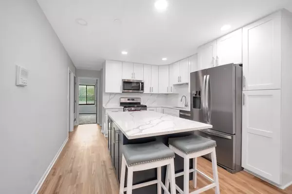 Downers Grove, IL 60516,7330 Fairview AVE #104