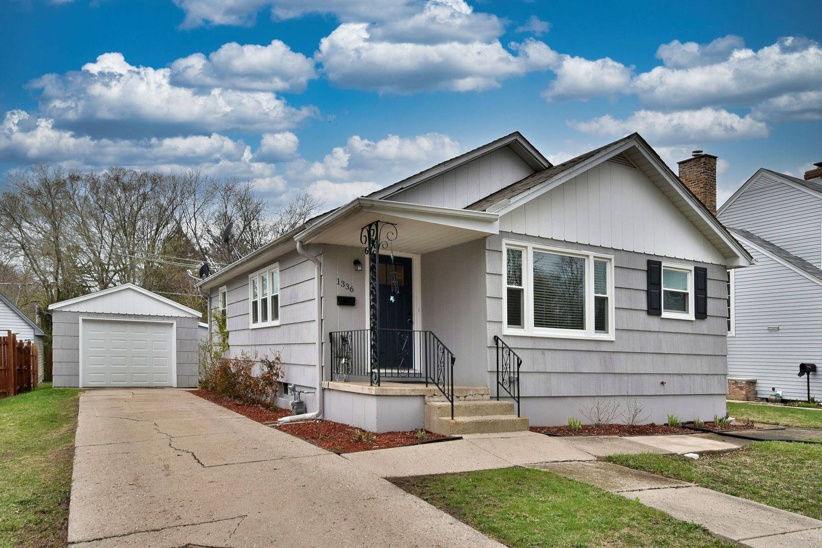 1336 N Ash ST, Waukegan, IL 60085