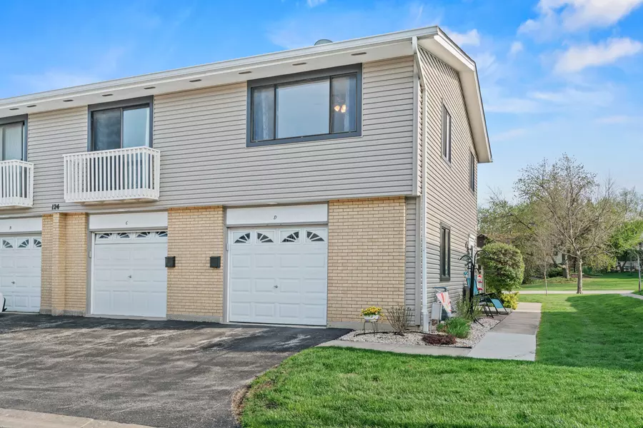 124 Fairlane CT #D, Bloomingdale, IL 60108