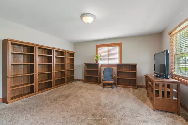 Joliet, IL 60435,1122 Gael DR