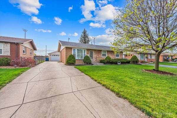 12812 W Playfield DR, Crestwood, IL 60418