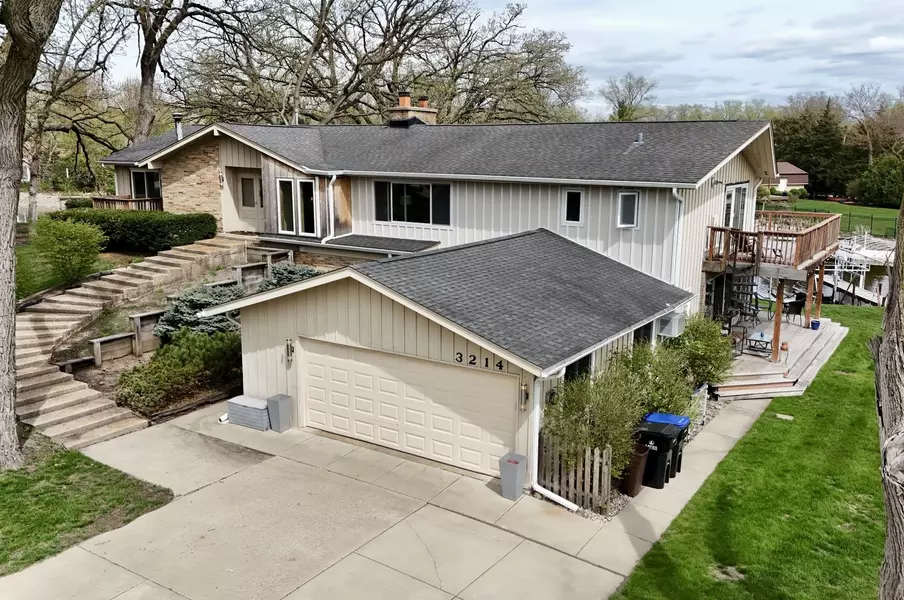 3214 Cove CT, Johnsburg, IL 60051