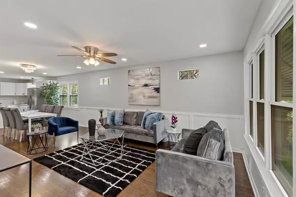 Chicago, IL 60619,1121 E 93rd ST