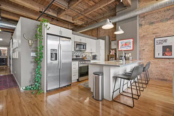 Chicago, IL 60605,1243 S WABASH AVE #404