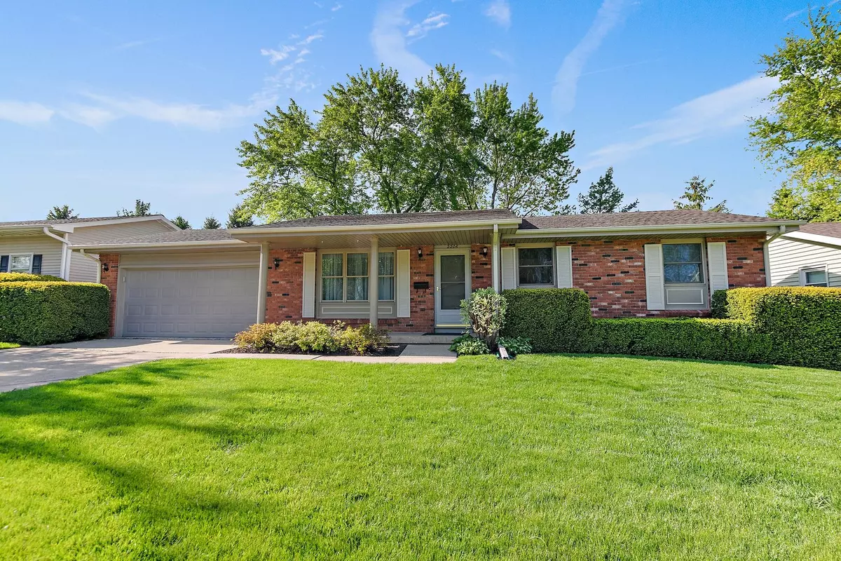 Sycamore, IL 60178,2206 Highland DR