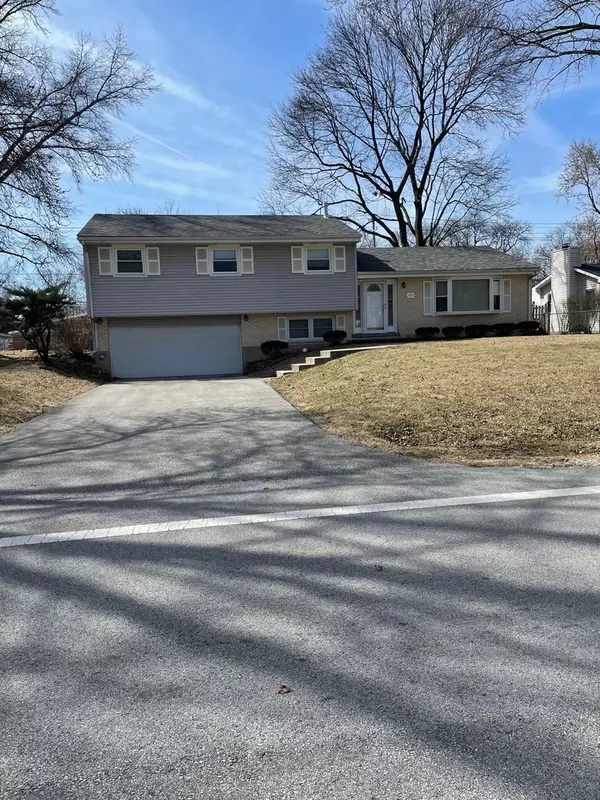 3 S 214 Ironwood DR, Glen Ellyn, IL 60137