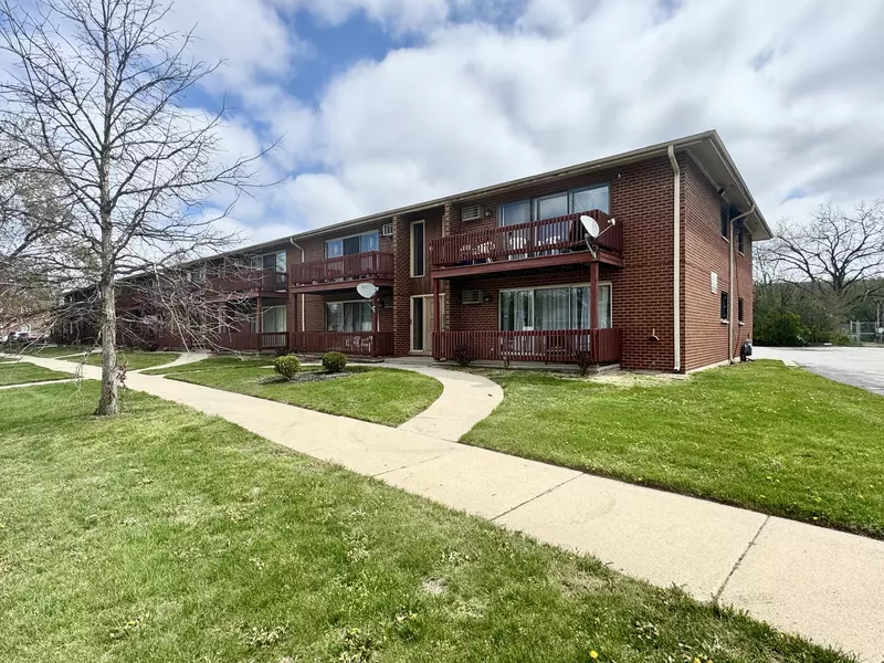 553 N Carroll Pkwy #1-D, Glenwood, IL 60425