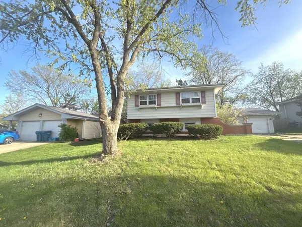 21W741 Huntington RD, Glen Ellyn, IL 60137