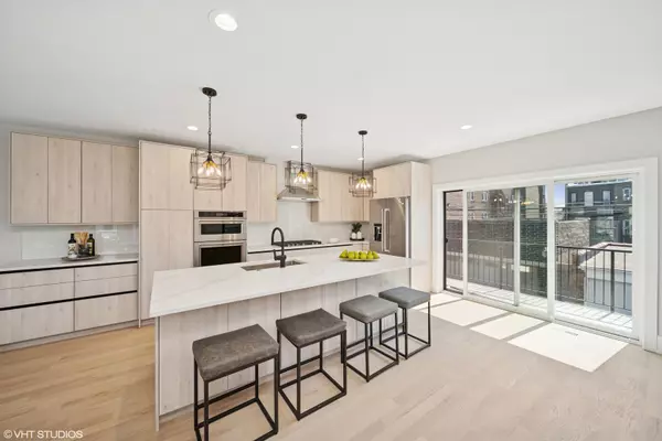 Chicago, IL 60653,702 E 41 ST