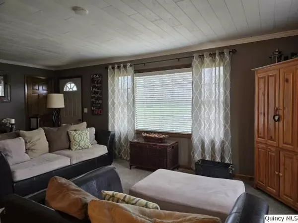 Carthage, IL 62321,704 Orchard LN