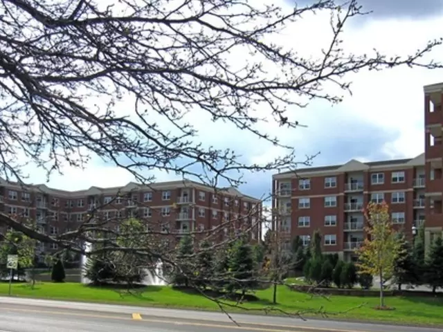 1 Itasca PL #108, Itasca, IL 60143