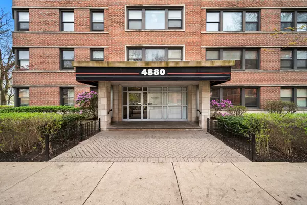 Chicago, IL 60640,4880 N Marine DR #614
