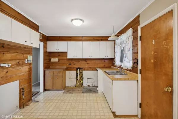 Arlington Heights, IL 60004,1425 N Wilke RD