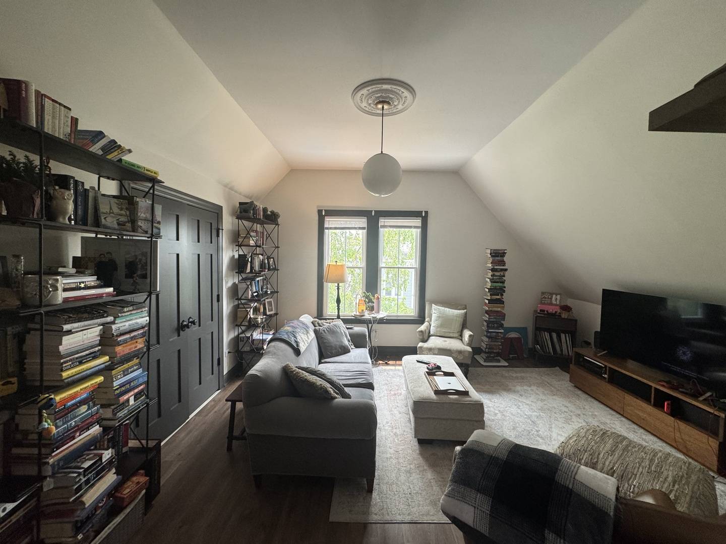 Chicago, IL 60657,1040 W Roscoe ST #3