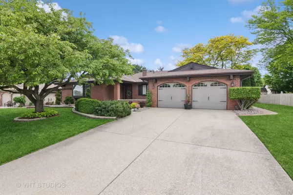 104 Haverhill LN, Schaumburg, IL 60193