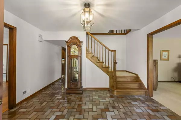 Glen Ellyn, IL 60137,22w281 Mccarron RD