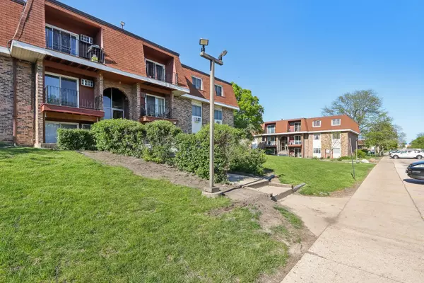 Hoffman Estates, IL 60169,600 MESA DR #103