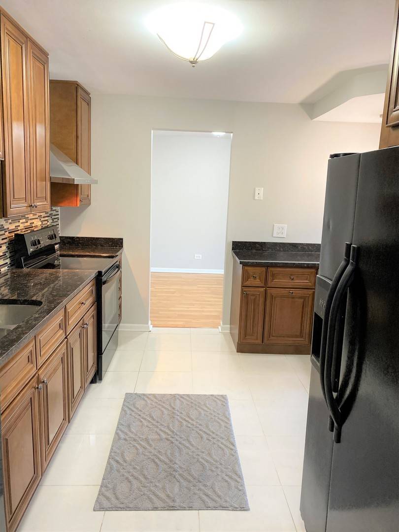 Arlington Heights, IL 60005,1405 E CENTRAL RD #210B