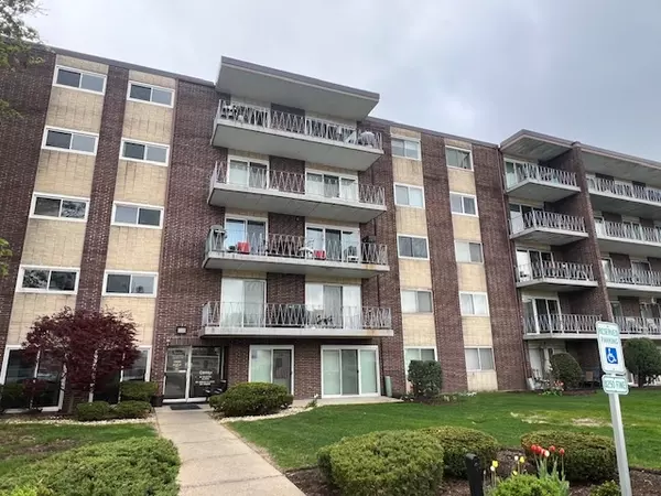 2900 Maple AVE #5A, Downers Grove, IL 60515