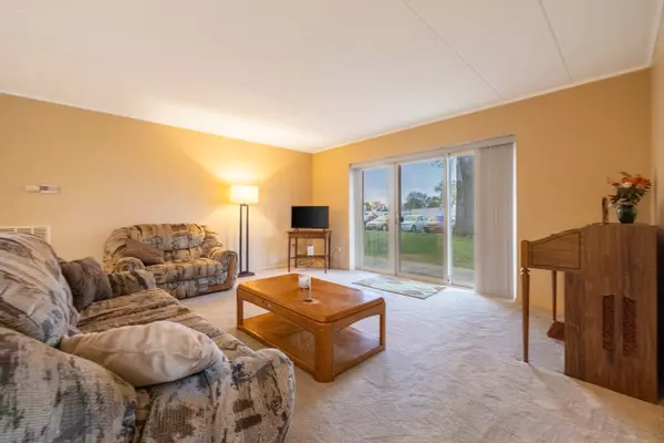 Downers Grove, IL 60515,2900 Maple AVE #5A