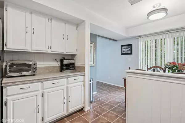 Schaumburg, IL 60194,2235 Denton CT #1