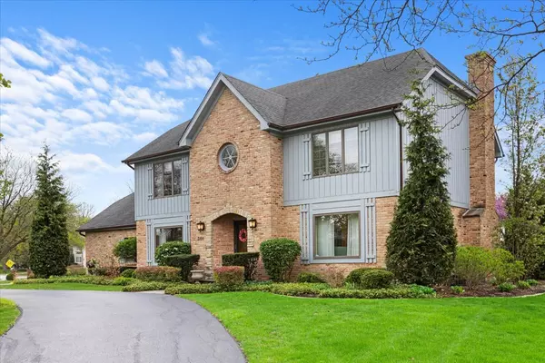 301 Hambletonian DR, Oak Brook, IL 60523